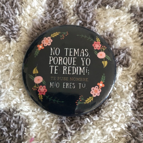 Spanish Christian Button Bundle - Picture 3 of 6